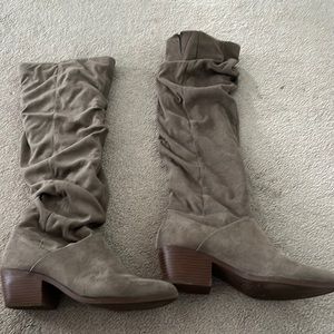 Slouch boots in mink colour